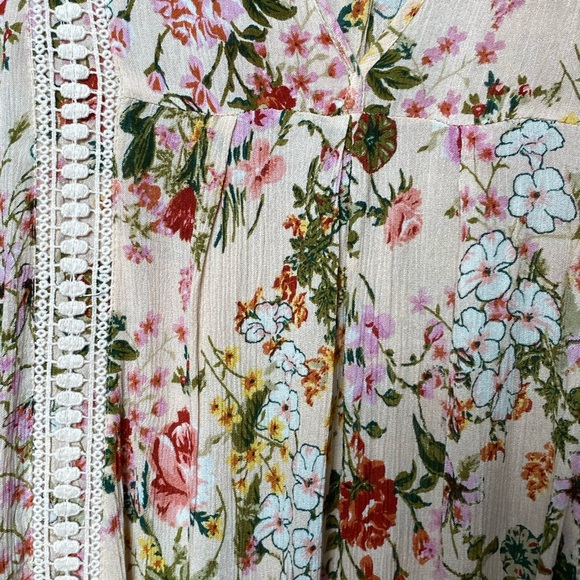 CHELSEA AND THEODORE FLORAL TUNIC TOP - Picture 3 of 5